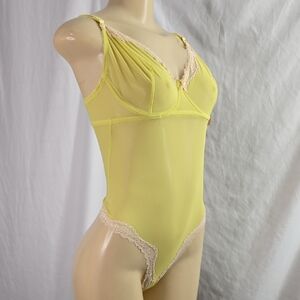 Chic Yellow Lace Trim Chemise